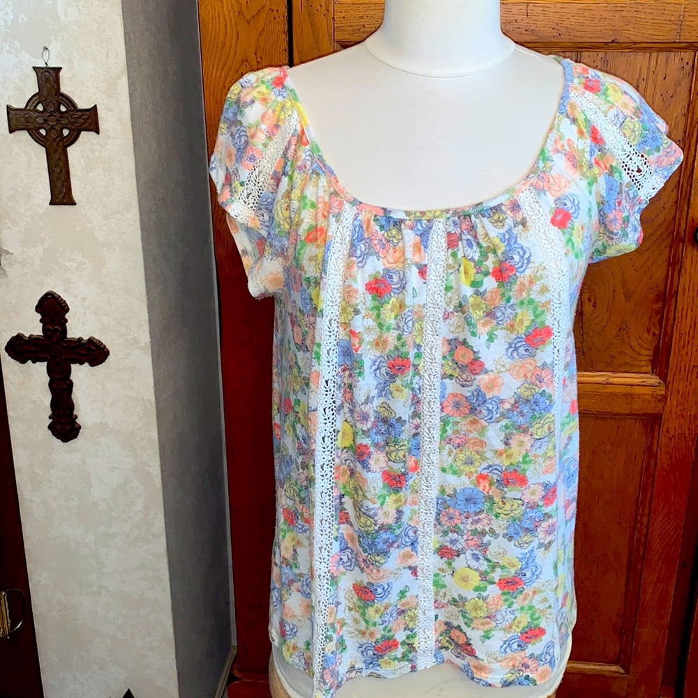LC🌸Lauren Conrad Floral Top with Crocheted Lace XS Women🌼So Pretty & Feminine